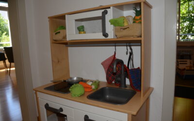 Puppenküche zwischen Zimmer